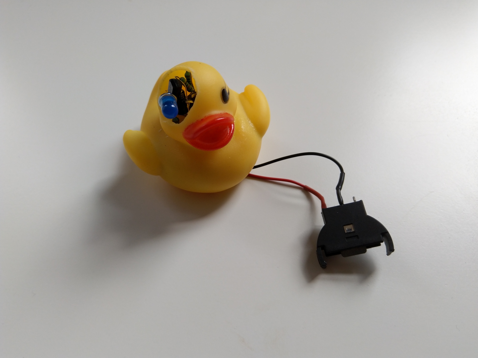 All finished with a battery holder. The battery holder can be easily stuffed into duck's body.
