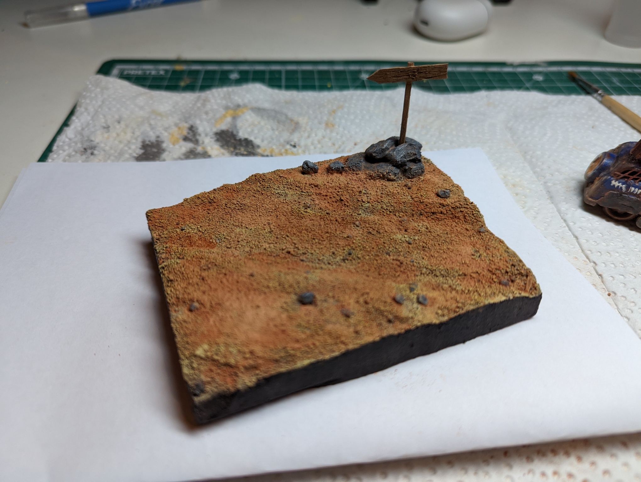 And finished with homemade powders from soft pastels. I also painted the stones in the pile and many other smaller ones scattered on the terrain.