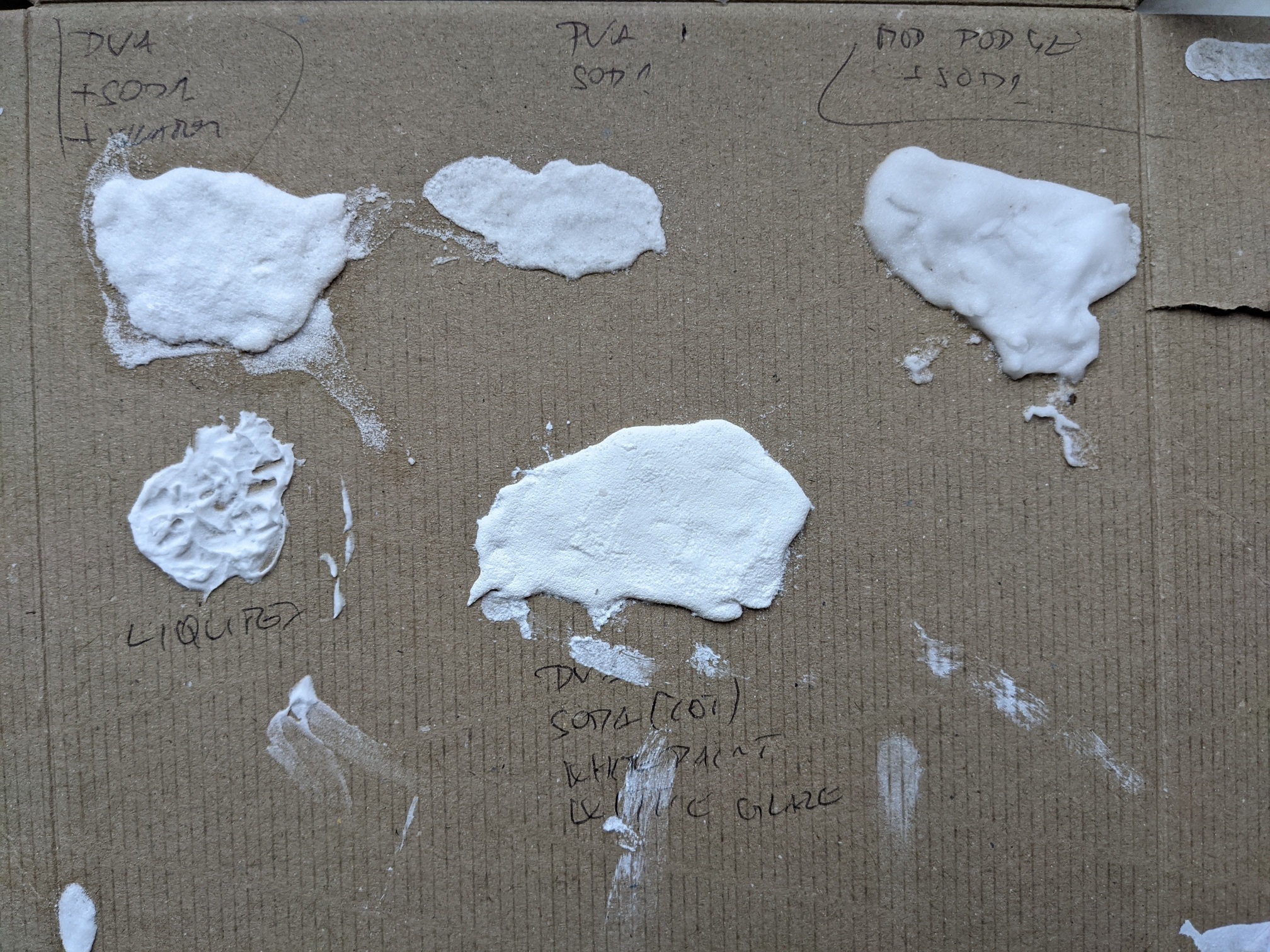 Testing snow. Different mixes of PVA glue, baking soda, Mod Podge and white paint. One of the samples is just a bit of Liquitex paste. Eventually, I chose Mod Podge with baking soda. I did the test a few days sooner and left it on the window to see if there is going to be any yellowing.
