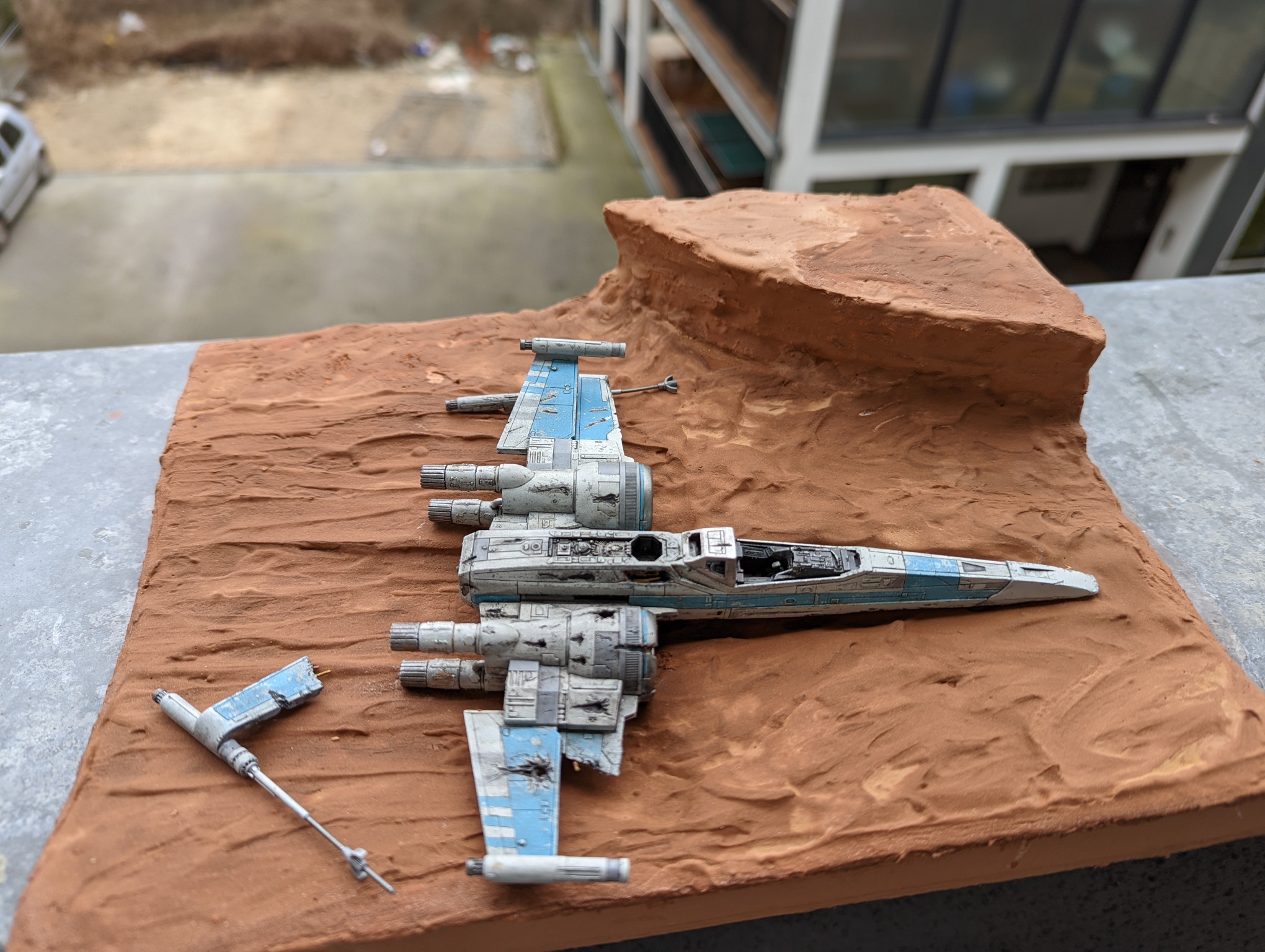 I planned to make a trail of the X-wing as it was sliding through the mud by pressing the model to the paste. But the paste was too sticky and I didn't really manage to do a good imprint. I had to fix it later.